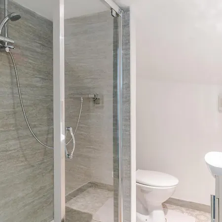 Apartment Delightful 2 Bedroom In St George, Bristol